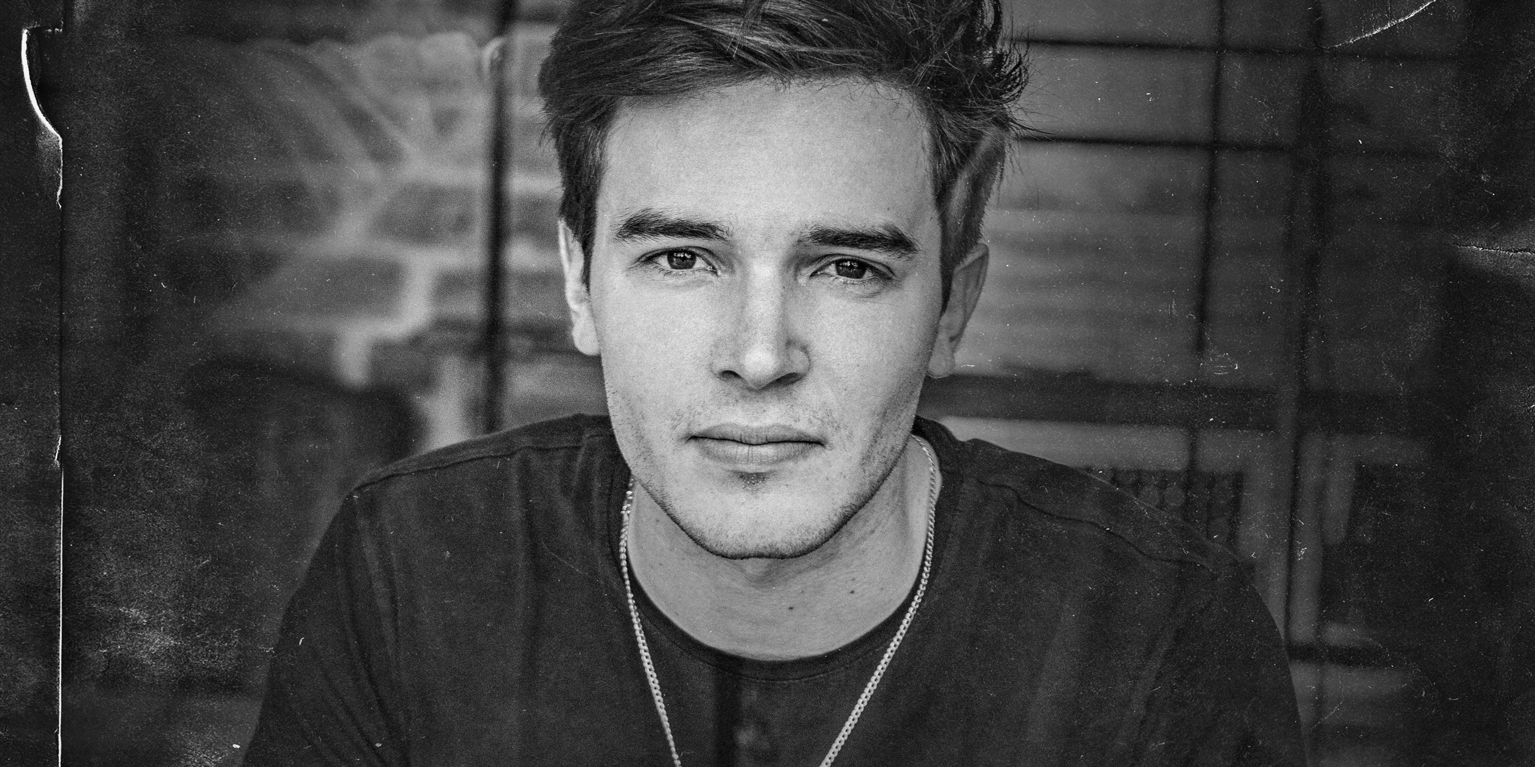 ¿“Qué tal” si conocemos a Alejandro Santamaría?